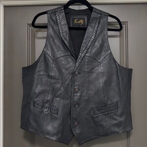 Skully Black leather vest XL